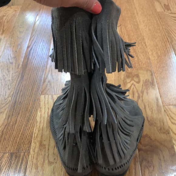 Minnetonka 3-Layer Fringe Boot - Picture 7 of 8